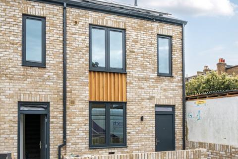 Pellatt Road, East Dulwich, London, SE22