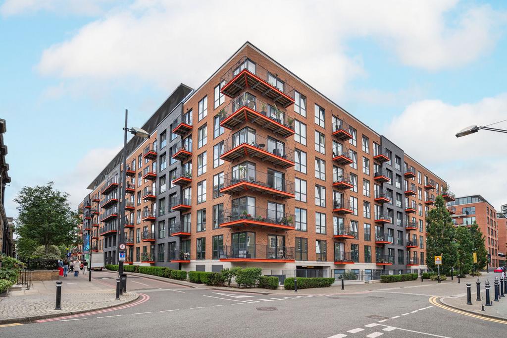 Warehouse Court, Woolwich Riverside... 2 bed flat for sale - £475,000
