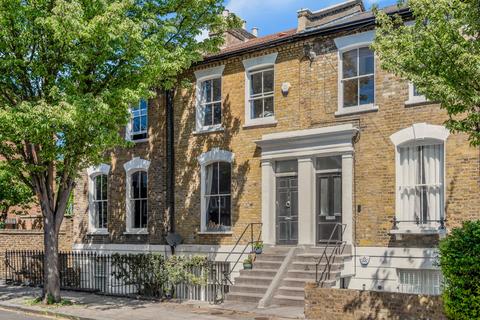 Queen Margarets Grove, Islington, London, N1