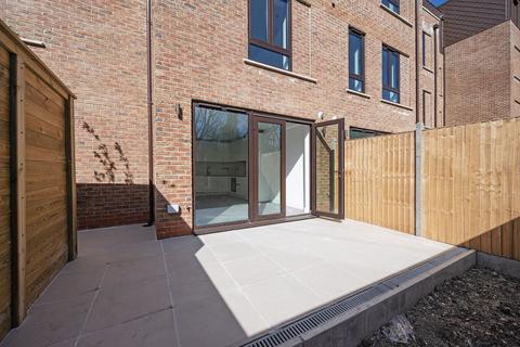4 bedroom house for sale, 60 Larkshall Road, London E4