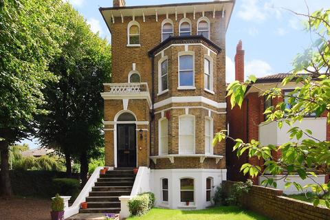 2 bedroom flat for sale, Leyland Road, Lee, London, SE12