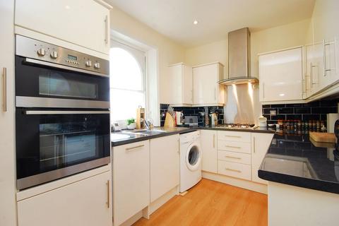 2 bedroom flat for sale, Leyland Road, Lee, London, SE12