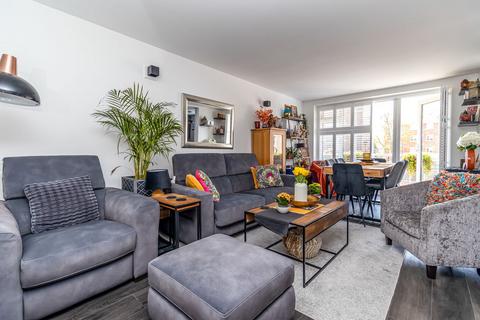 2 bedroom flat for sale, Eastern Parade, Southsea