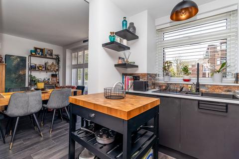 2 bedroom flat for sale, Eastern Parade, Southsea