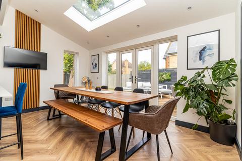3 bedroom detached house for sale, Gleave Close, PO4 8FP