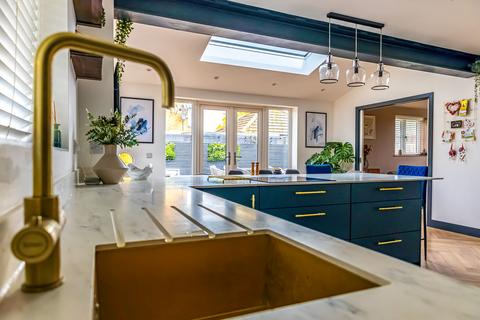 3 bedroom detached house for sale, Gleave Close, PO4 8FP