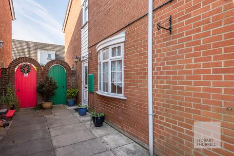 4 bedroom semi-detached house for sale, Millside, Norwich NR12