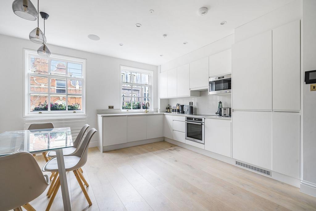 Apartment in London - View 3