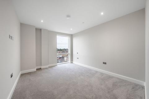 3 bedroom flat for sale, Junction Court, Watford WD17