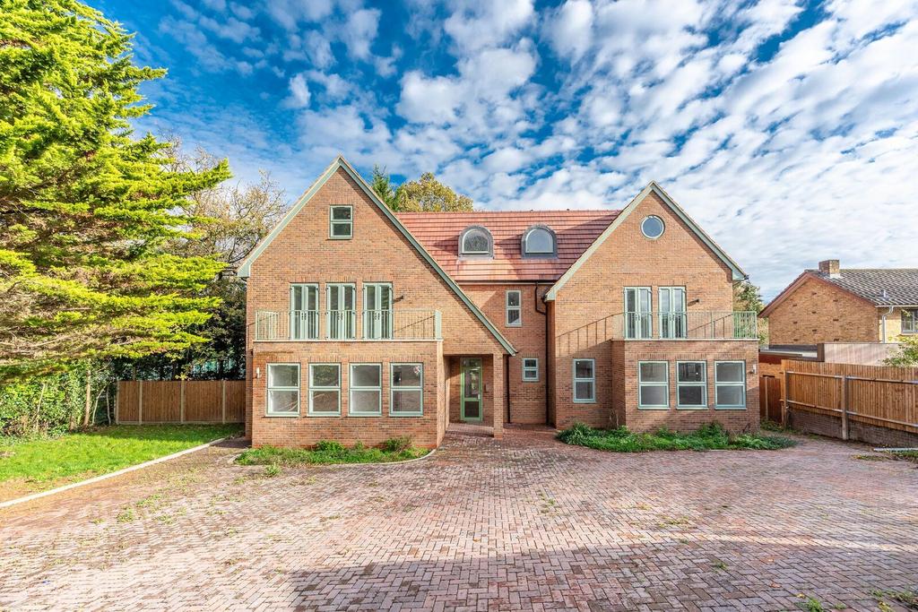Detached house exterior, driveway