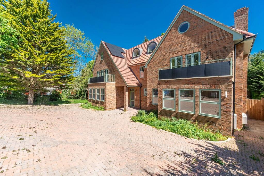 Detached house exterior, driveway