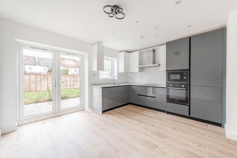 1 Champagne Walk, London N3
