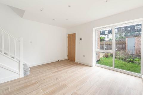 1 Champagne Walk, London N3