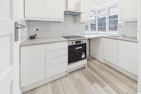 2 bedroom flat to rent, Bishopric Court, Horsham RH12