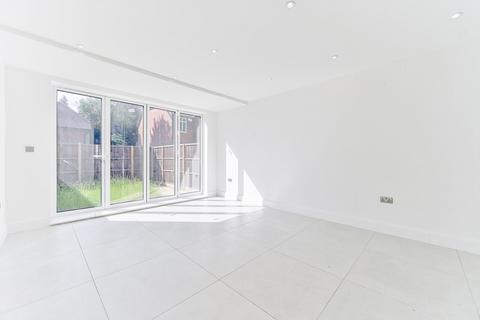 3 bedroom house for sale, 3 Kingswood Way, South Croydon CR2