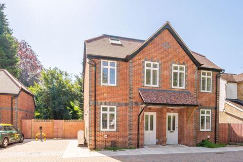 3 bedroom house for sale, 3 Kingswood Way, South Croydon CR2