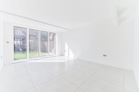 3 bedroom house for sale, 3 Kingswood Way, South Croydon CR2