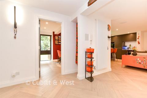 2 bedroom ground floor flat for sale, Church Street, Epsom, Surrey