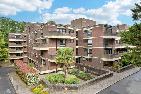 2 bedroom ground floor flat for sale, Pitt Place, Epsom KT17