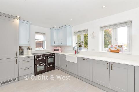 3 bedroom detached house for sale, Waterside Drive, Chichester PO19