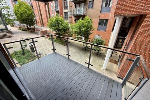 1 bedroom flat to rent, High Street, Hampshire SO14