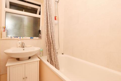2 bedroom terraced house to rent, WD24, Watford