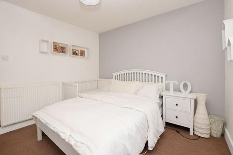 2 bedroom terraced house to rent, WD24, Watford