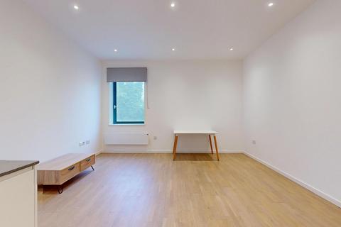 Studio to rent, Riverbank Way
