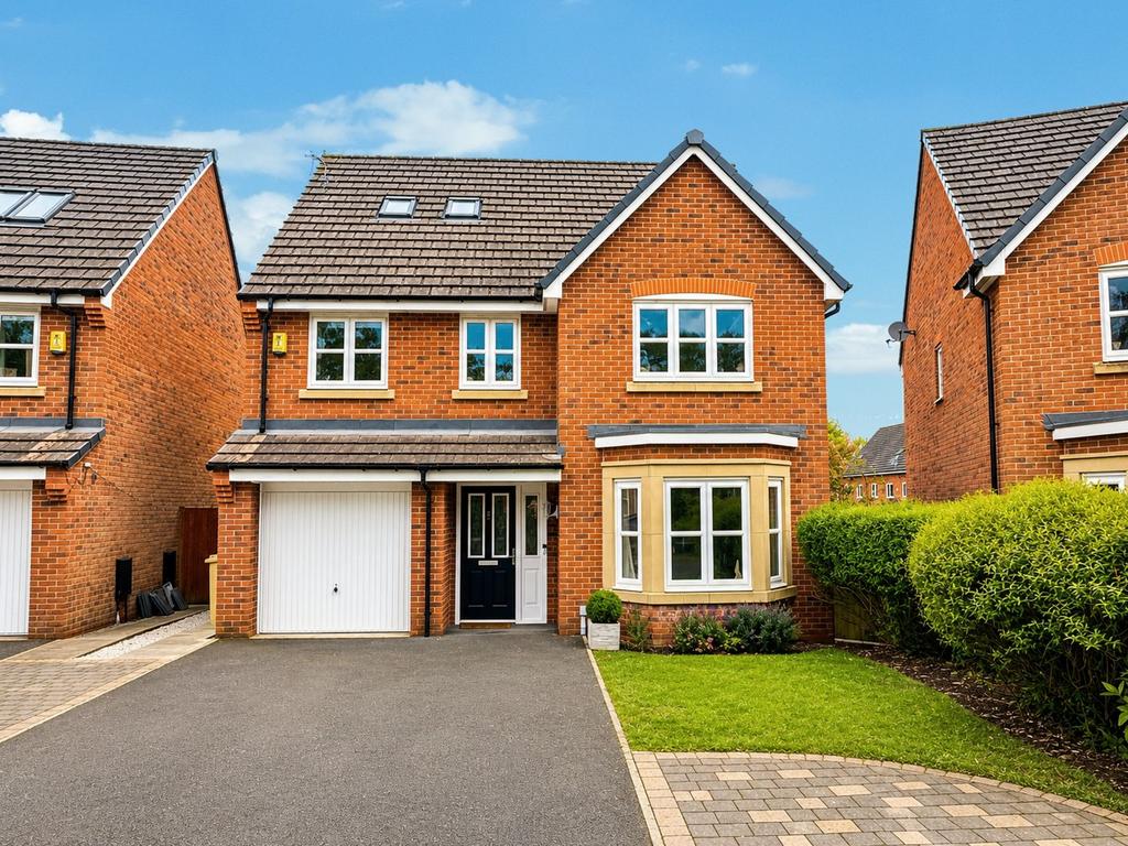 6 bedroom detached house for sale