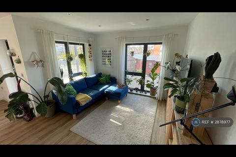 1 bedroom flat to rent, Broadash Close, London, SW16