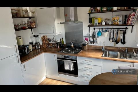 1 bedroom flat to rent, Broadash Close, London, SW16