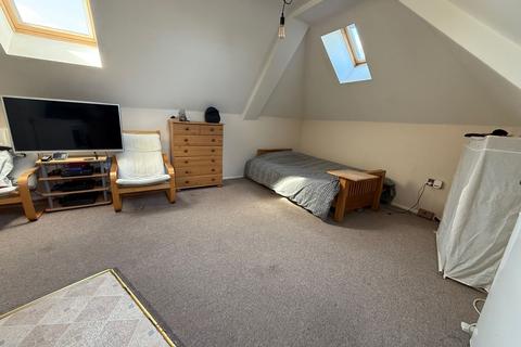 Studio to rent, Stoke Road, Guildford, GU1