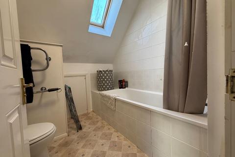 Studio to rent, Stoke Road, Guildford, GU1