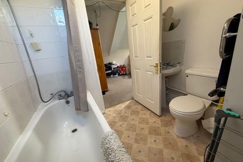 Studio to rent, Stoke Road, Guildford, GU1