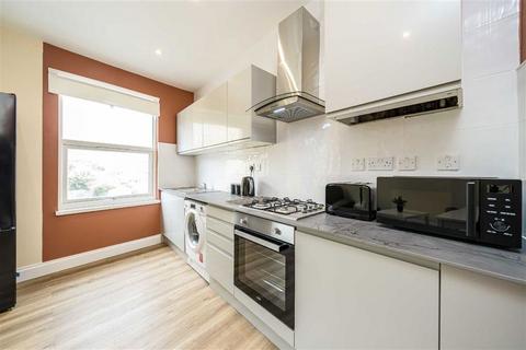 3 bedroom flat to rent, Herne Hill Road, London SE24
