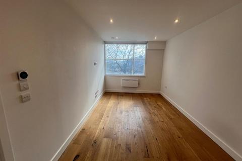 1 bedroom flat to rent, Noble Drive, Hayes & Harlington, Hillingdon, UB3 5FE