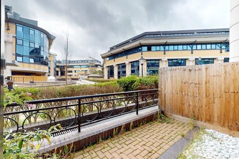 Studio to rent, New Horizons Court
