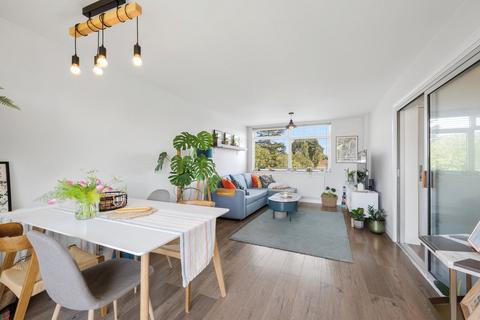 2 bedroom flat for sale, St Vincent Road, Walton-on-Thames, KT12