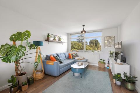 2 bedroom flat for sale, St Vincent Road, Walton-on-Thames, KT12