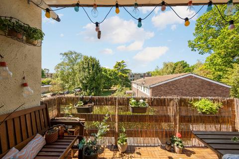 2 bedroom flat for sale, St Vincent Road, Walton-on-Thames, KT12