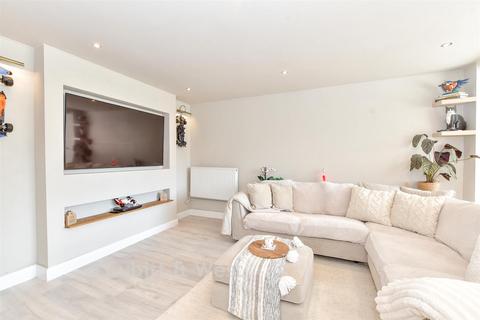 3 bedroom end of terrace house for sale, Bondfields Crescent, Havant PO9