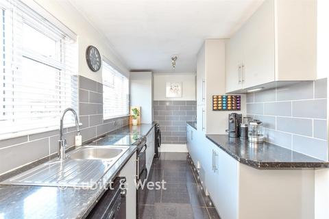 3 bedroom end of terrace house for sale, Bondfields Crescent, Havant PO9