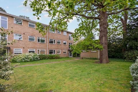2 bedroom apartment for sale, Oakdene Court, Walton-on-Thames, KT12