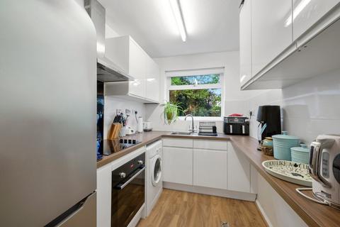 2 bedroom apartment for sale, Oakdene Court, Walton-on-Thames, KT12