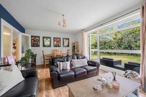2 bedroom apartment for sale, Oakdene Court, Walton-on-Thames, KT12