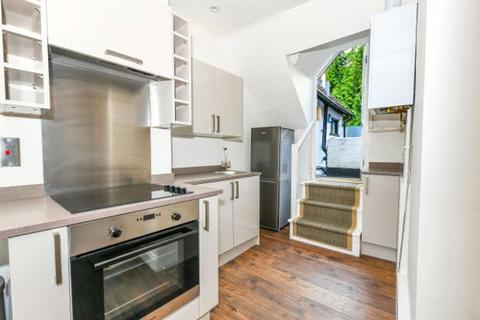 2 bedroom apartment to rent, Park Street, Guildford, GU1