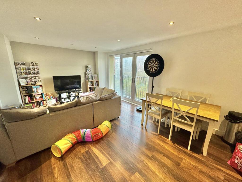 Apartment in Salford, Ordsall, Greater Manchester - View 2