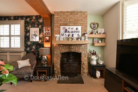 undefined, Doves Cottages, Chigwell IG7