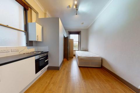 Studio to rent, Fordwych Road