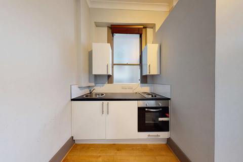 Studio to rent, Fordwych Road